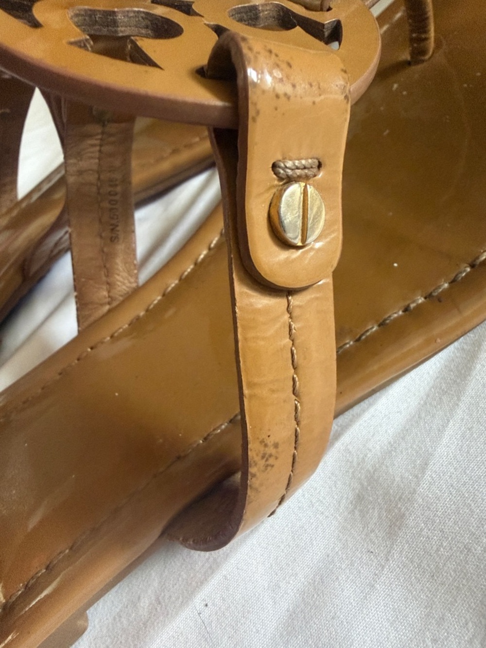 Tory Burch Brown Leather Logo Cutout Thong Sandals - Picture 13 of 14